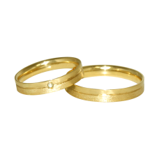 Aliança de Casamento em Ouro Amarelo 18K Reta com Friso e Brilhante