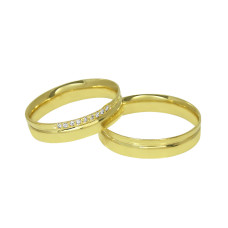 Aliança de Casamento em Ouro Amarelo 18K Reta com Friso e Brilhantes