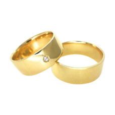 Aliança de Casamento em Ouro Amarelo 18K Reta Tradicional com Brilhante