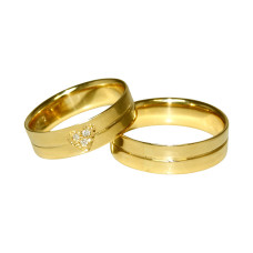 Aliança de Casamento em Ouro Amarelo 18K Reta com Friso e Coração com Brilhantes