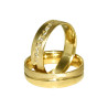 Aliança de Casamento em Ouro Amarelo 18K Reta com Friso Transversal e Brilhantes